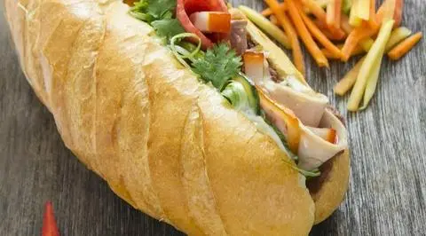 Hình ảnh Bánh Mì Thập Cẩm có Trứng