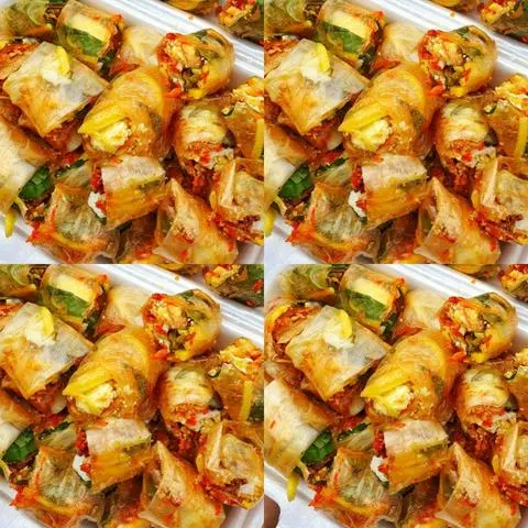 Hình ảnh Bánh Tráng Cuốn Full Topping