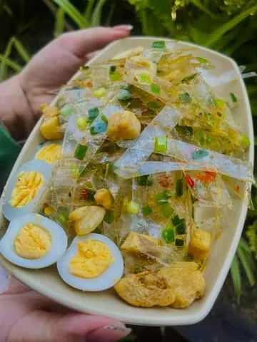 Hình ảnh Bánh Tráng Trộn Sợi Mỡ Hành (trứng gà)