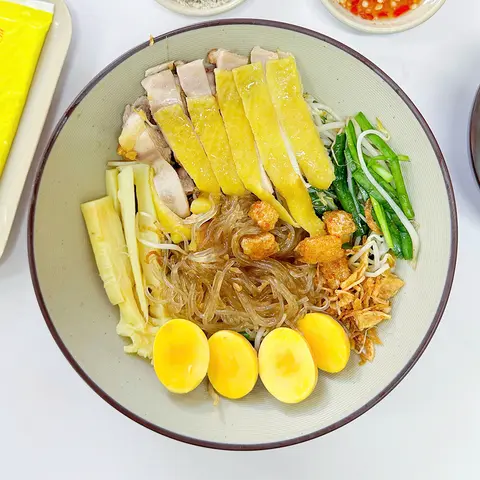 Hình ảnh Miến Trộn Gà + Trứng Non