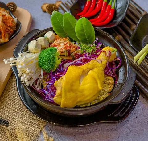 Hình ảnh Mì Kim chi Gà