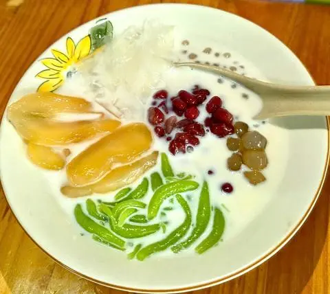 Hình ảnh Chè thái đậu đỏ thốt nốt