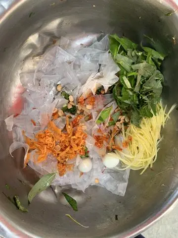 Hình ảnh Bánh Tráng Khô Gà Trứng Cút 