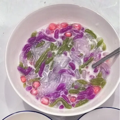 Hình ảnh Chè Bánh lọt nước cốt dừa 