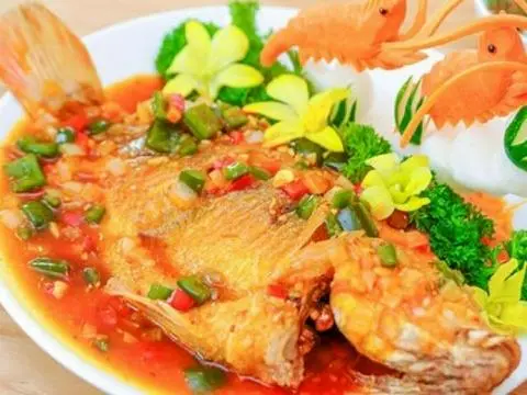 Hình ảnh Cơm niêu cá diêu hồng sốt cà
