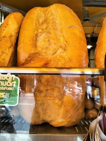 Hình ảnh Bánh Mì Khổng lồ