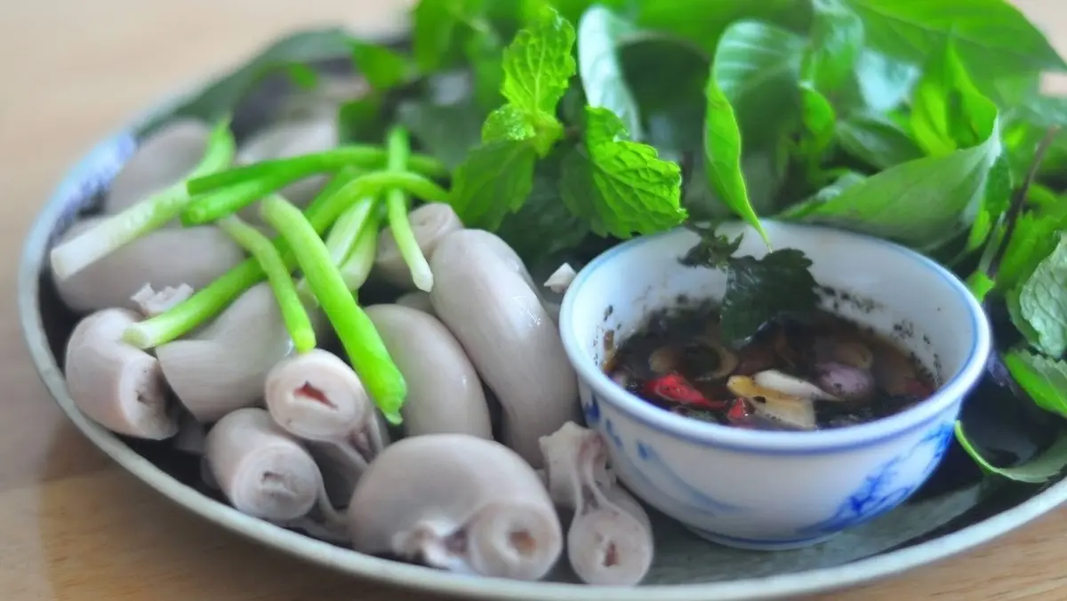 Hình ảnh Dồi Trường Luộc cà Pháo 