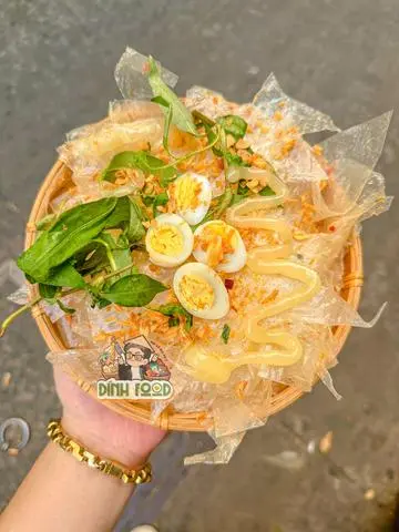 Hình ảnh Bánh tráng bơ sa tế 2 trứng cút