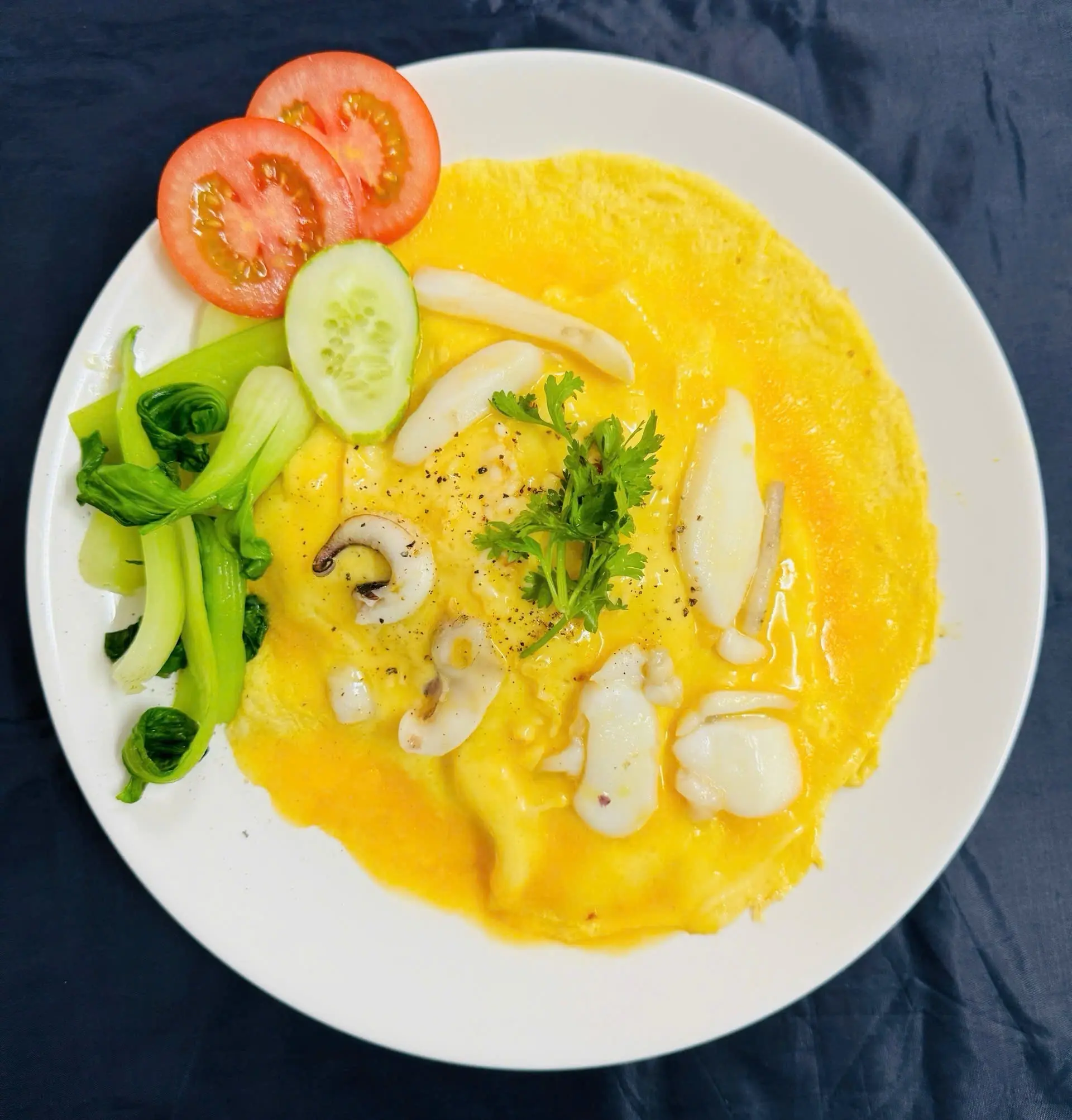 Hình ảnh Cơm mực phủ trứng