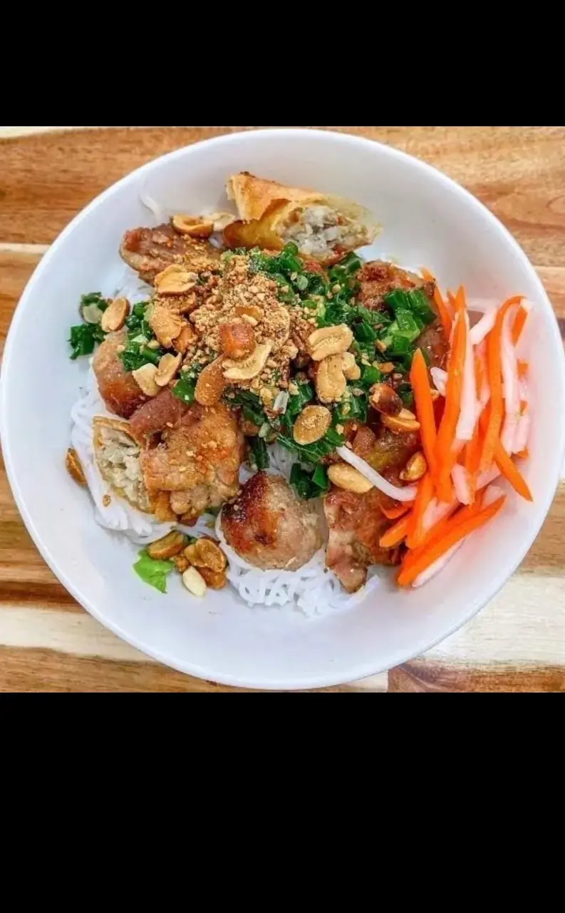 Hình ảnh Bún thịt nướng chả giò