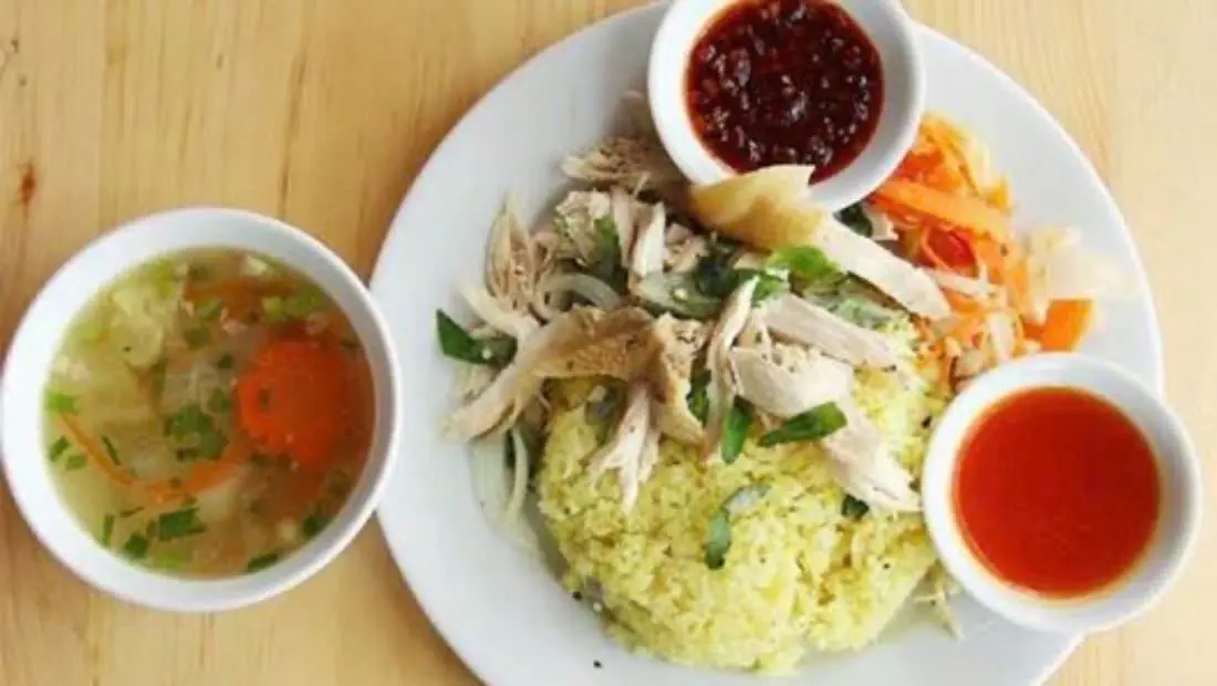 Hình ảnh Combo cơm gà xé kèm ly trà tắc mát lạnh 