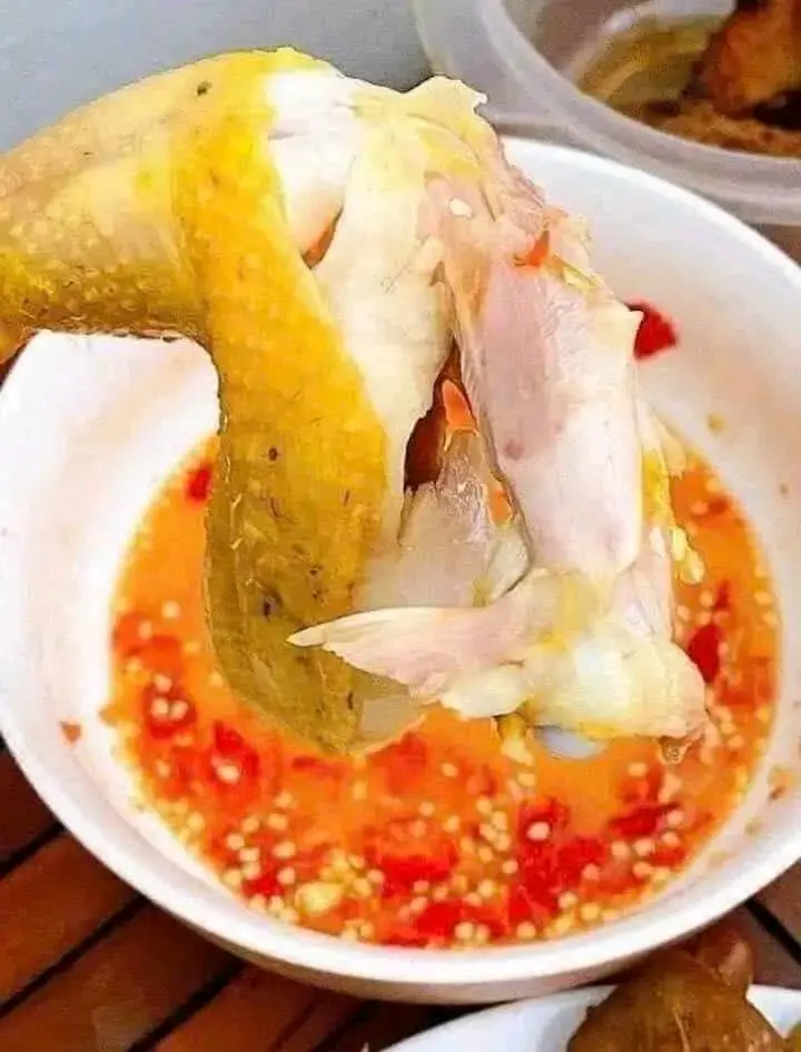 Hình ảnh Cơm đùi gà hap hành, muối tiêu chanh