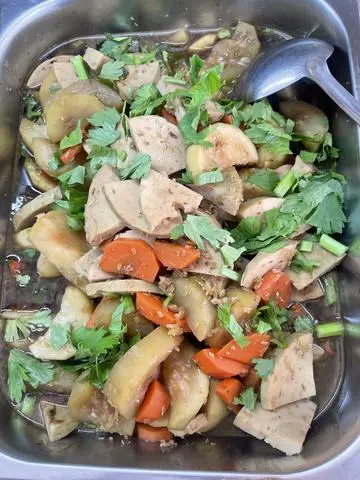 Hình ảnh chả lụa kho cà rốt bầu 