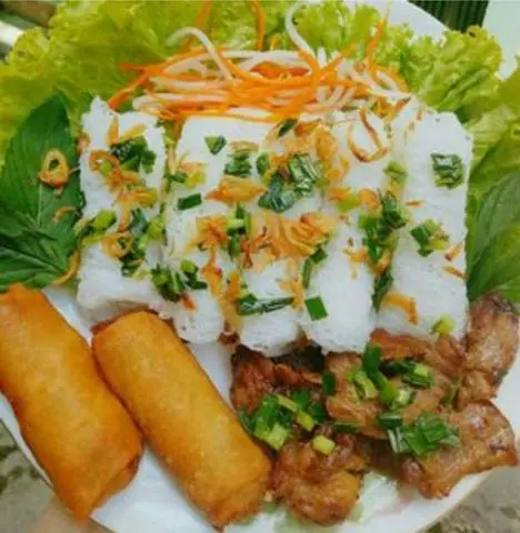 Hình ảnh Bánh hỏi chả giò heo quay chay