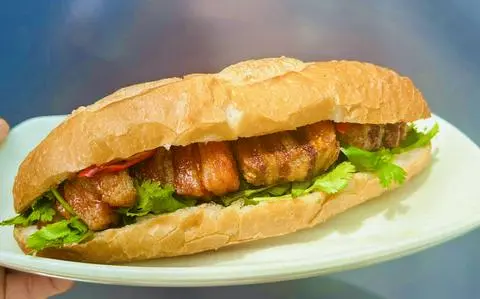 Hình ảnh Bánh mì heo quay chay