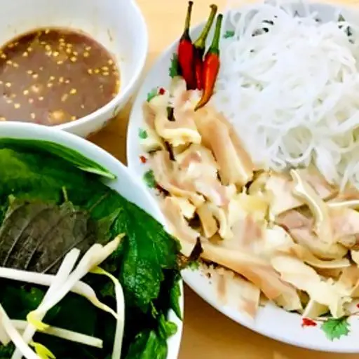 Hình ảnh Bánh tráng cuốn tai heo mắm nêm