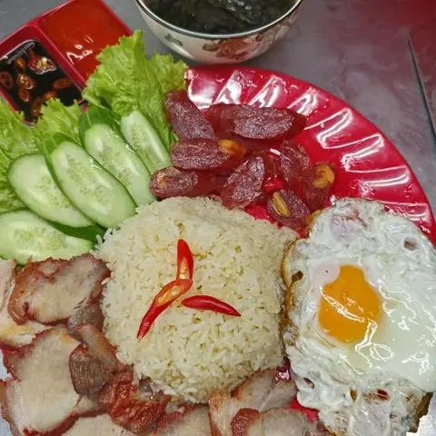 Hình ảnh Cơm xá xíu ốp la lạp xưởng 