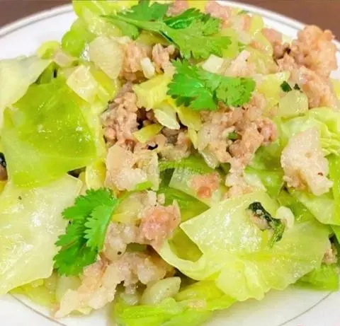 Hình ảnh Cơm thịt bò bắp cải xào