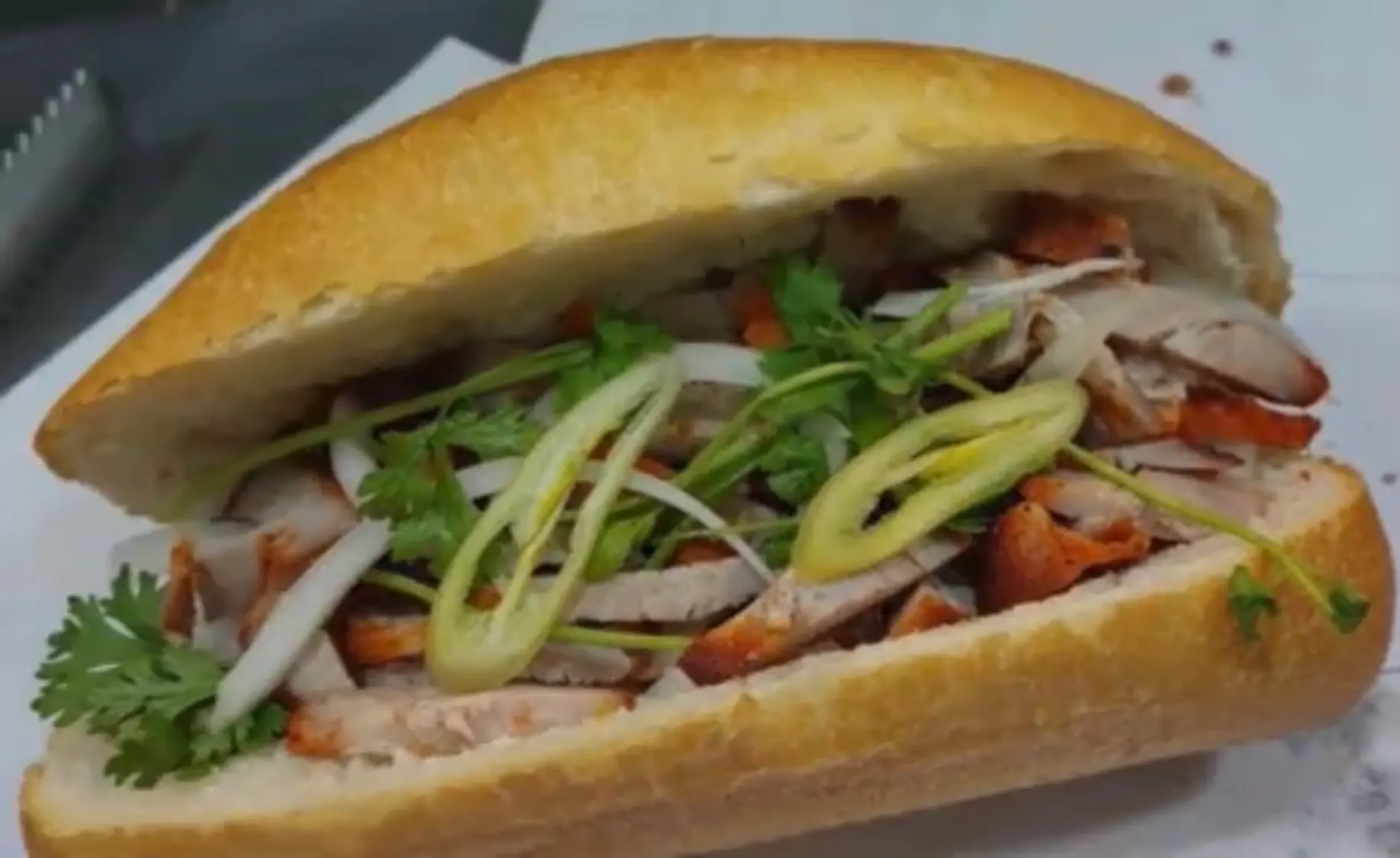 Hình ảnh Bánh Mì Heo Quay (thêm thịt)
