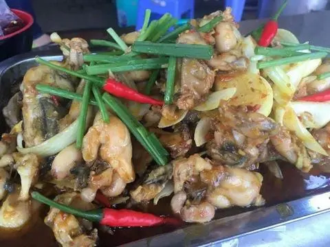Hình ảnh Cơm ếch xào hành tây