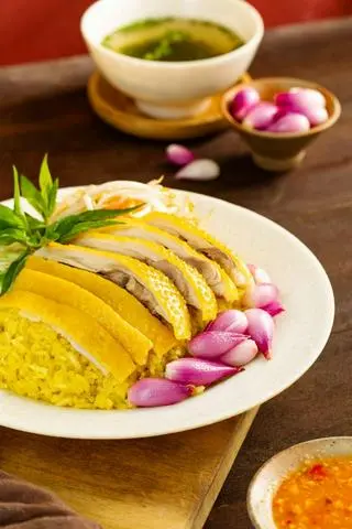 Hình ảnh Cơm Gà Má Đùi