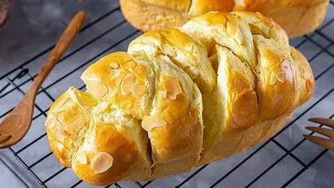 Hình ảnh Bánh Mì Bông Cúc Bịch Lớn