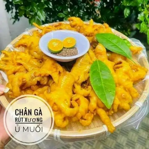 Hình ảnh HỘP LỚN Chân Gà Rút Xương Ủ Muối Hoa Tiêu + Tặng Trà Trái Cây