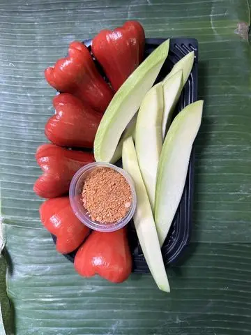 Hình ảnh Mận đỏ mix xoài xanh siêu ngon
