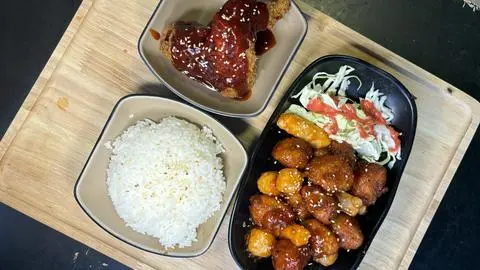 Hình ảnh Cơm cánh gà rán - Sốt cay