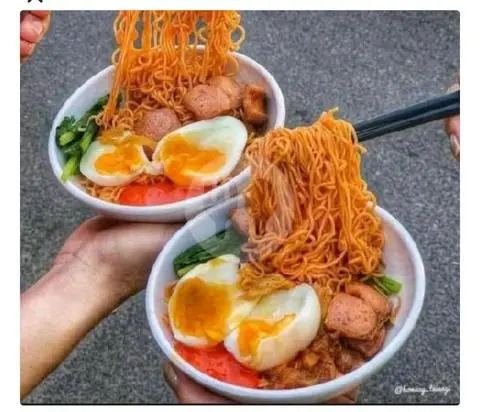 Hình ảnh Mì trộn trứng lòng đào - giò heo