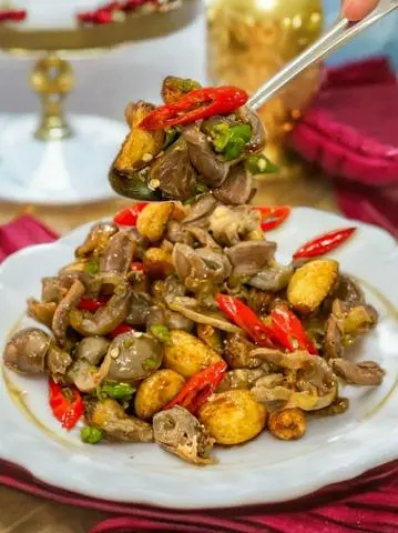 Hình ảnh Lòng Gà Xào Tỏi