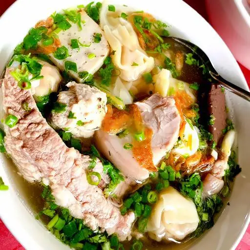 Hình ảnh Hoành thánh đặc biệt có giò -  mọc- huyết-chả cua-thịt- trứng cút