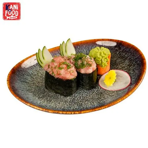 Hình ảnh Gunkan bụng cá ngừ hành lá