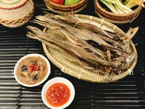 Hình ảnh Khô cá khoai chấm mắm me 