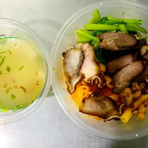 Hình ảnh Mì trộn phá lấu canh trứng lòng đào