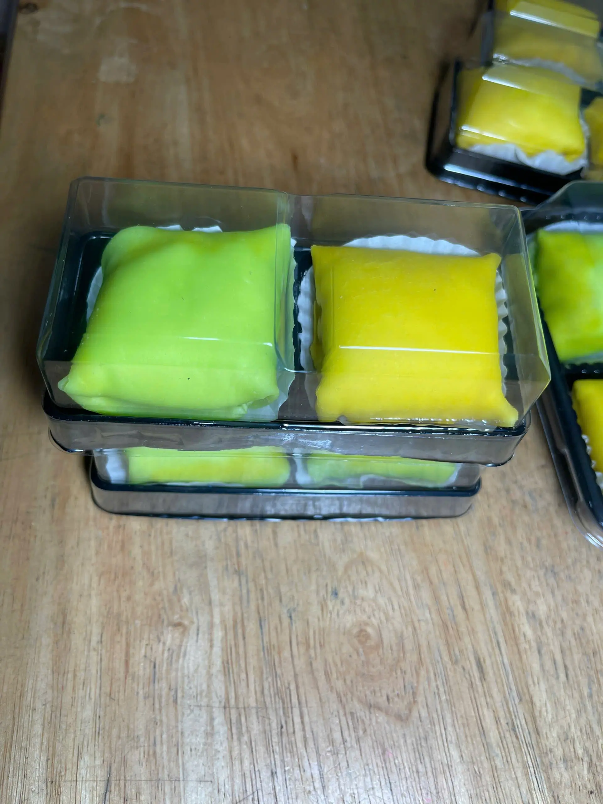 Hình ảnh Bánh crepe sầu riêng xanh vàng - 2 cái