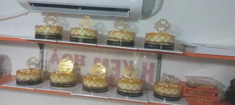 Hình ảnh Bông lan trứng muối hộp
