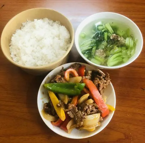 Hình ảnh Cơm Nóng Ớt Chuông Xào Bò