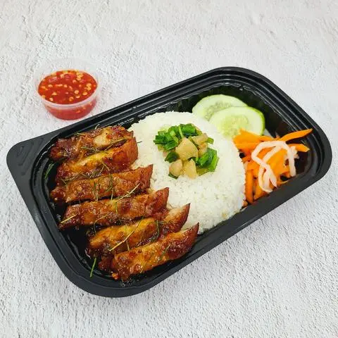 Hình ảnh Cơm Ba Rọi Rút Sườn Xốt Lá Chanh