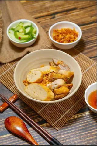 Hình ảnh Xôi Gà Sốt Lá Chanh , Chả Mỡ 