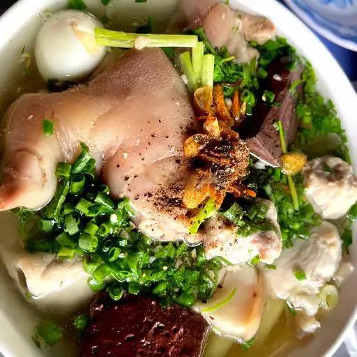 Hình ảnh Bánh canh giò heo - huyết - trứng cút- chả cua