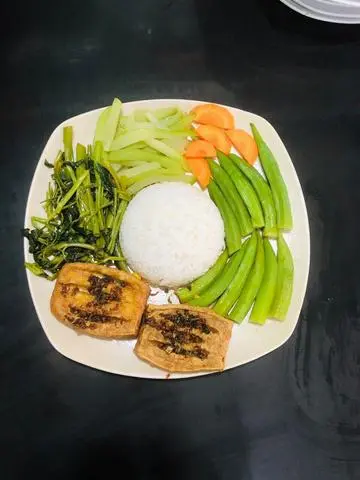 Hình ảnh cơm chay thập Cẩm + đậu hũ chiên giòn 