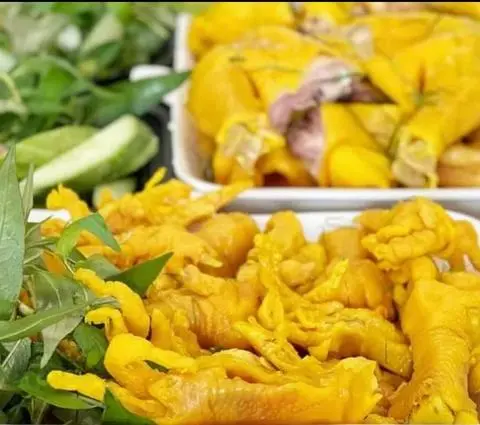 Hình ảnh GÀ TA Ủ MUỐI THẢO MỘC NỮA CON ( KHÔNG ĐẦU ) + CHÂN GÀ Ủ MUỐI  500g