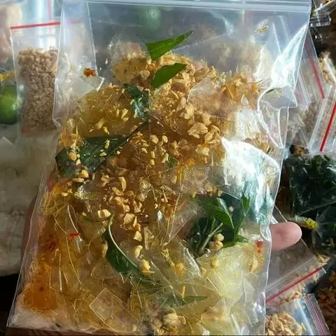 Hình ảnh Bánh tráng phơi sương muối tỏi