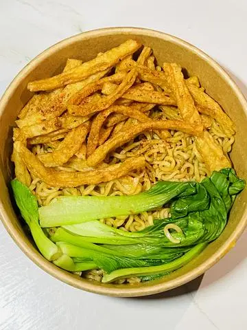 Hình ảnh Mì trộn chả cá sợi Hàn Quốc