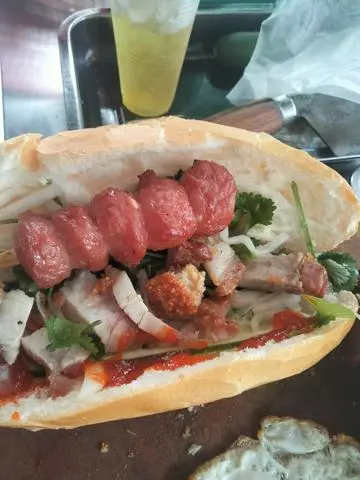 Hình ảnh BÁNH MÌ HEO QUAY+THỊT NƯỚNG 