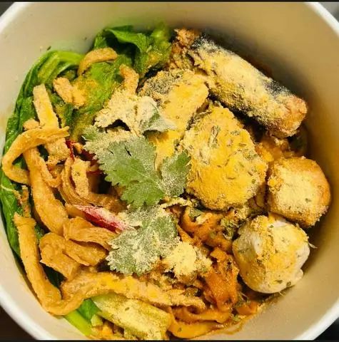 Hình ảnh Vegan cheese mixed noodles - mì trộn phô mai thuần chay
