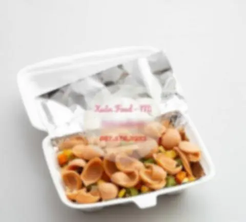 Hình ảnh Mì trộn xúc xích 2 mì - 1 coca cola