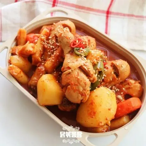 Hình ảnh Gà om cay 닭붂음탕