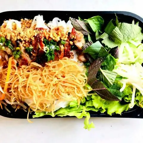 Hình ảnh Bún Thịt Nướng Bì Thịt + Chả Giò thêm ( 2 cuốn) 